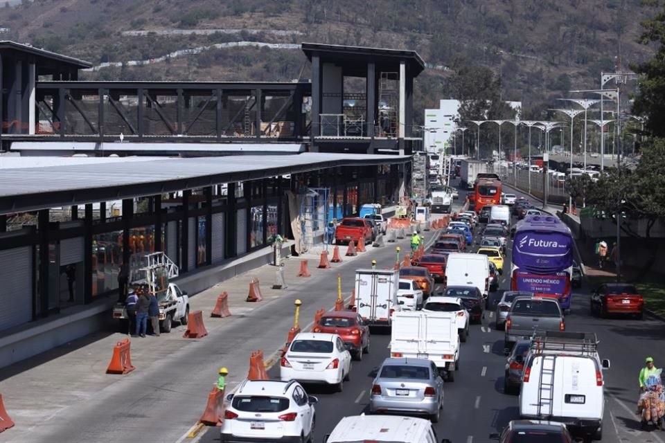 Con las obras en proceso, los embotellamientos son cosa de todos los días en Indios Verdes.