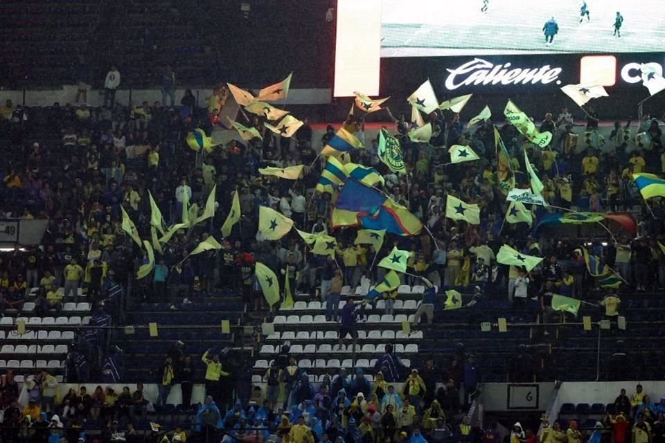 La afición del América se hizo presente en el Azteca.