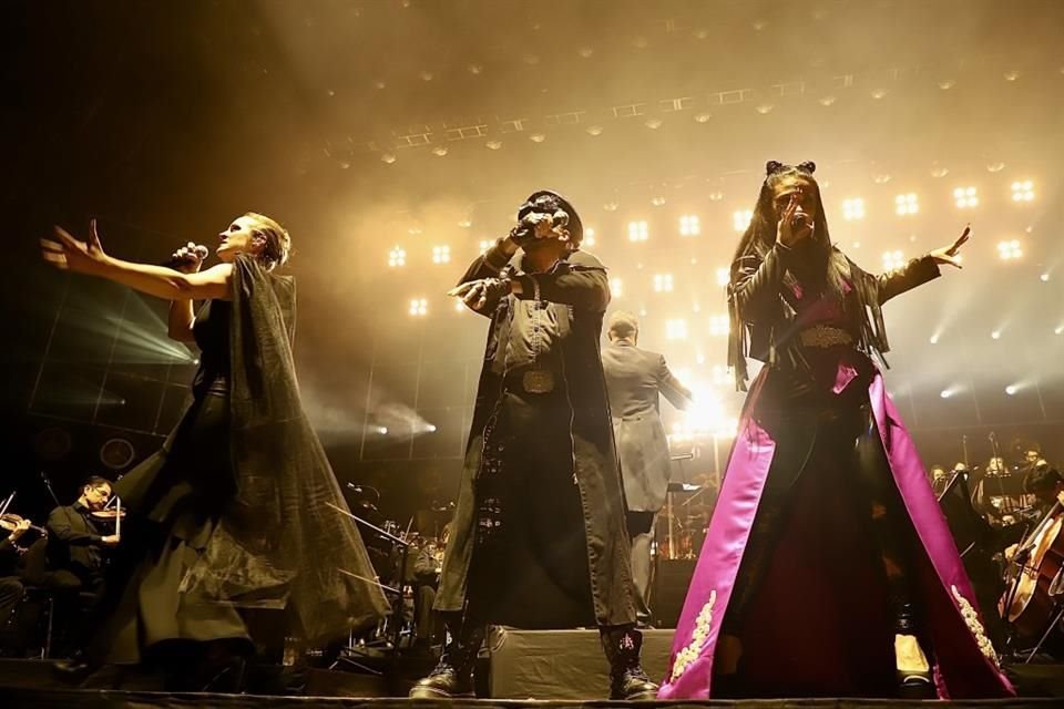 La banda sueca Therion endulzó los oídos de 14 mil asistentes en la Arena CDXM con su metal sinfónico.