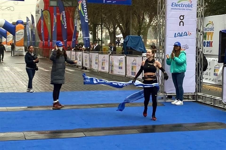 Daniela Tirado ganó la rama femenil del 21K.