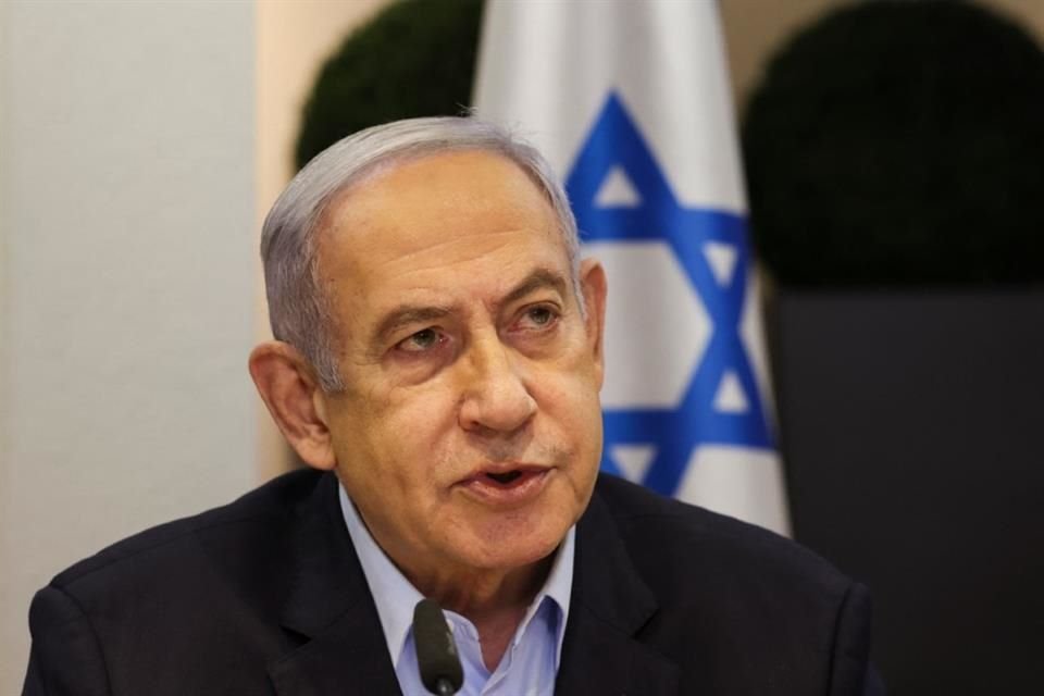 El Primer Ministro israelí, Benjamin Netanyahu, antes de su reunión de gabinete semanal en Tel Aviv, el 7 de enero del 2024.