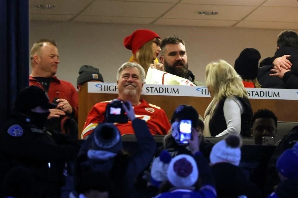 Taylor Swift y Jason Kelce acapararon las miradas en el palco.