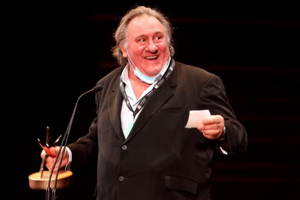 La denuncia que presentó la actriz Hélène Darras contra Gérard Depardieu por agresión sexual fue archivada por hechos prescritos en Francia.