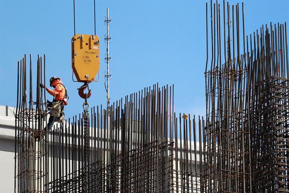 La propuesta es que la jornada laboral en México se reduzca de 48 a 40 horas semanales.