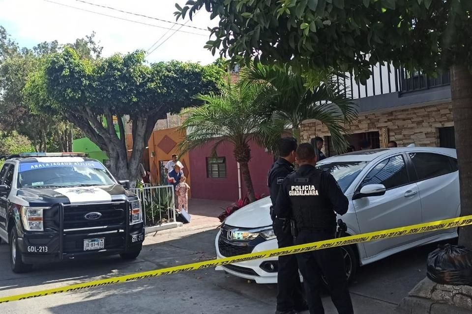 Policía de GDL detuvo a tres sujetos luego de que ingresaron a una vivienda de la Colonia Del Fresno a robar artículos valuados en 1.4 mdp.