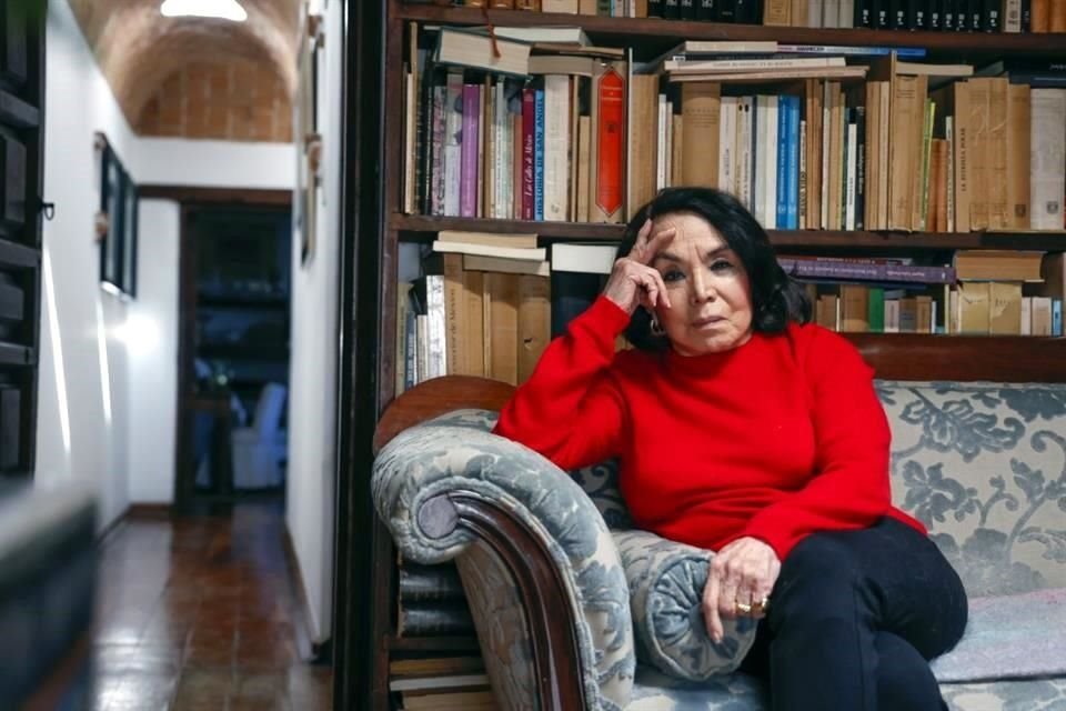 La escritora Beatriz Espejo fue galardonada con el Premio Nacional de Artes 2023 en el campo de Lingüística y Literatura.