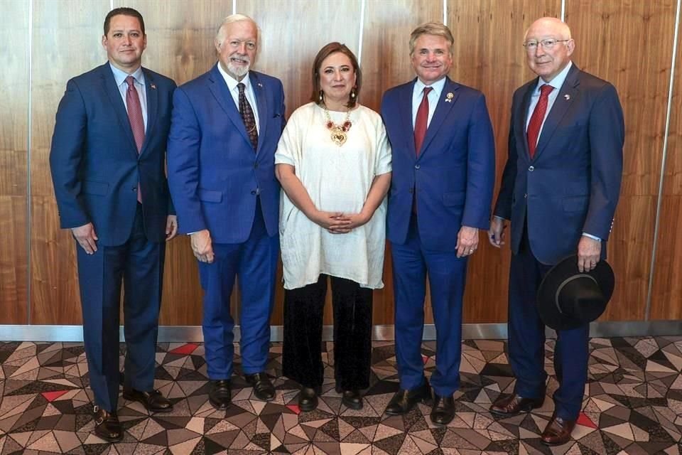 La aspirante presidencial Xóchitl Gálvez también se reunión con los congresistas.