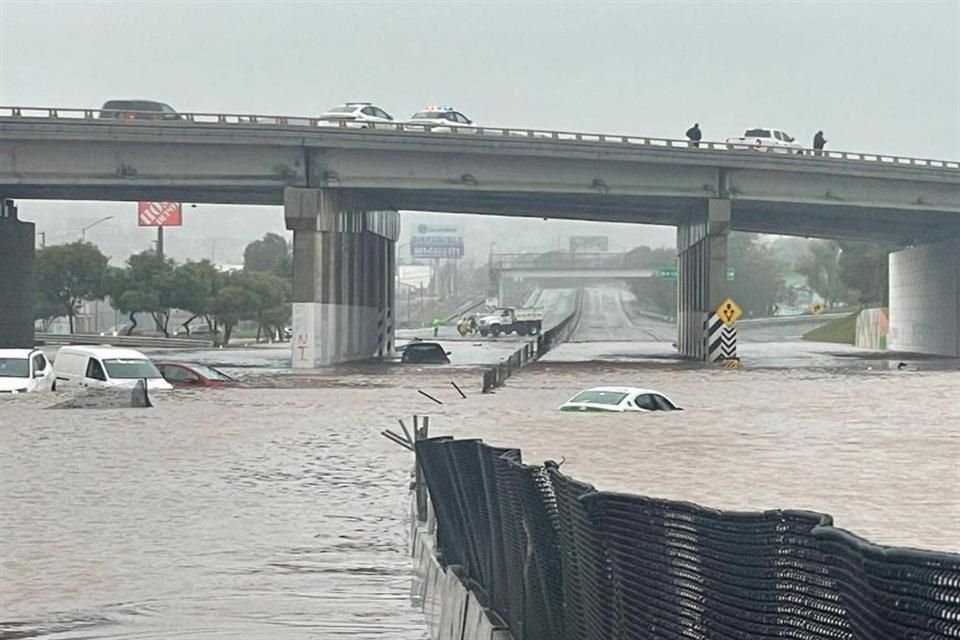Intensas lluvias provocaron inundaciones en ciudades de Baja California, por lo que las clases fueron suspendidas para revisar la infraestructura escolar y vial.