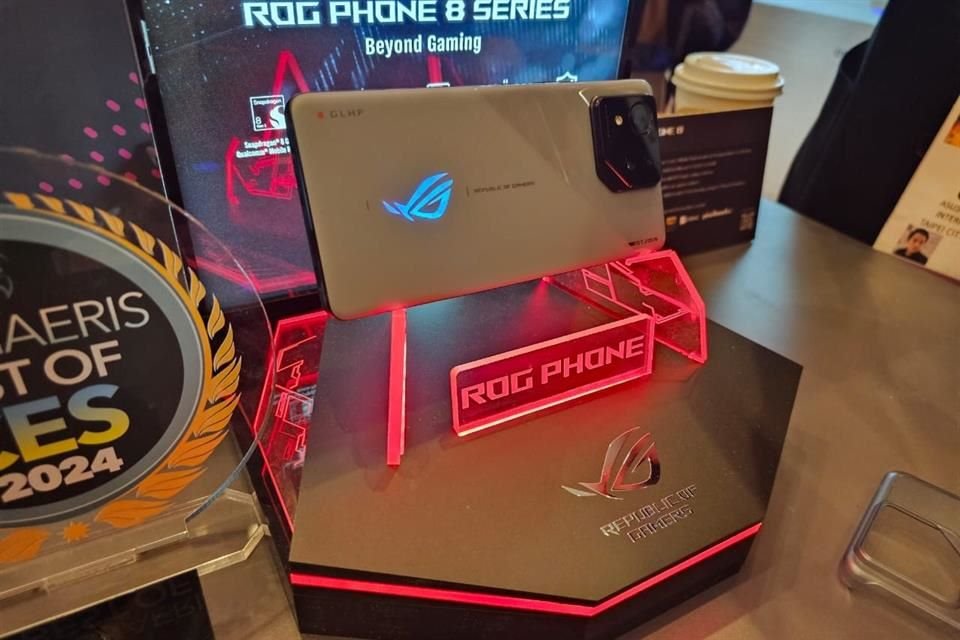 ROG Phone 8 recurre a la potencia del procesador Snapdragon 8 Gen 3, el cual libera trazado de rayos en tiempo real en videojuegos.