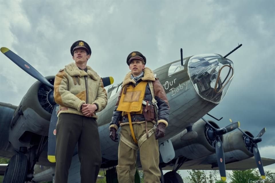 La serie bélica 'Masters of the Air' producida por Steven Spielberg y Tom Hanks está basada en los bombarderos que atacaron a Alemania.