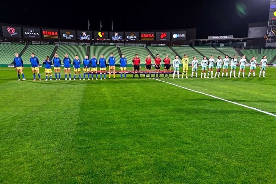 Un minuto de silencio se hizo previo al partido entre América y Santos Femenil.