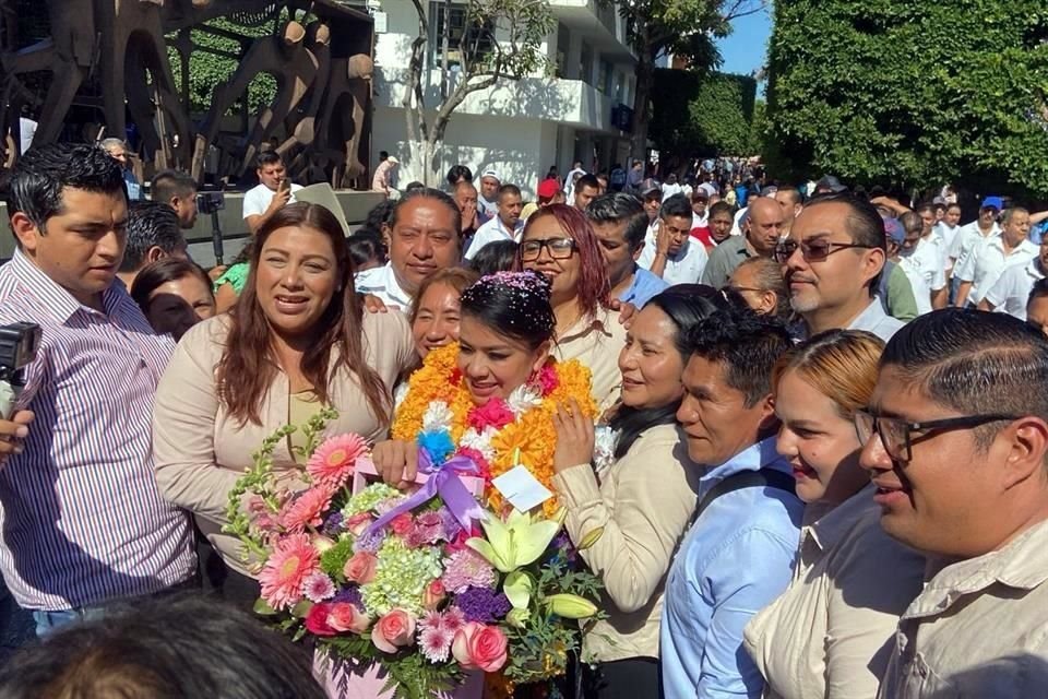 La Alcaldesa de Chilpancingo en la plaza central de la ciudad.