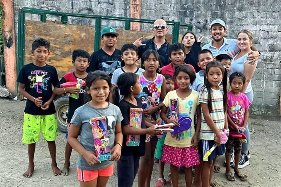 Eduardo Blass, Ignacia Hernández, Daniel de la Torre y Ana Karen Canut convivieron con pequeños de distintas localidades del Puerto.