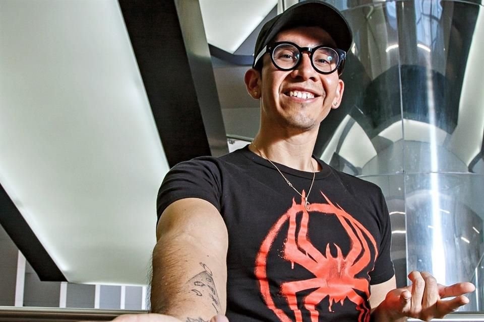 El mexicano Cruz Contreras está feliz de ser parte de la película 'Spider-Man: A Través del Spider-Verso', filme nominado al Óscar.