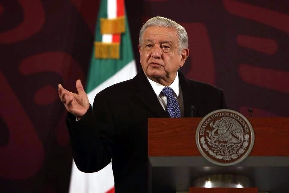 AMLO durante conferencia mañanera en Palacio Nacional.