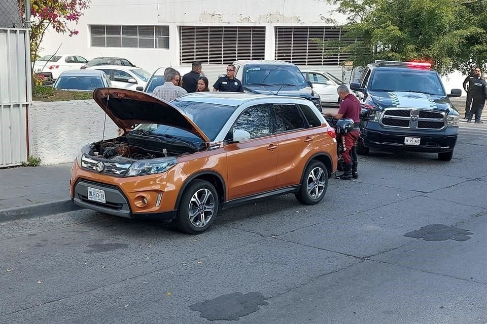 Dos hombres fueron detenidos luego de sacar casi 100 mil pesos en autopartes de una camioneta Suzuki en la Colonia Arcos Vallarta.