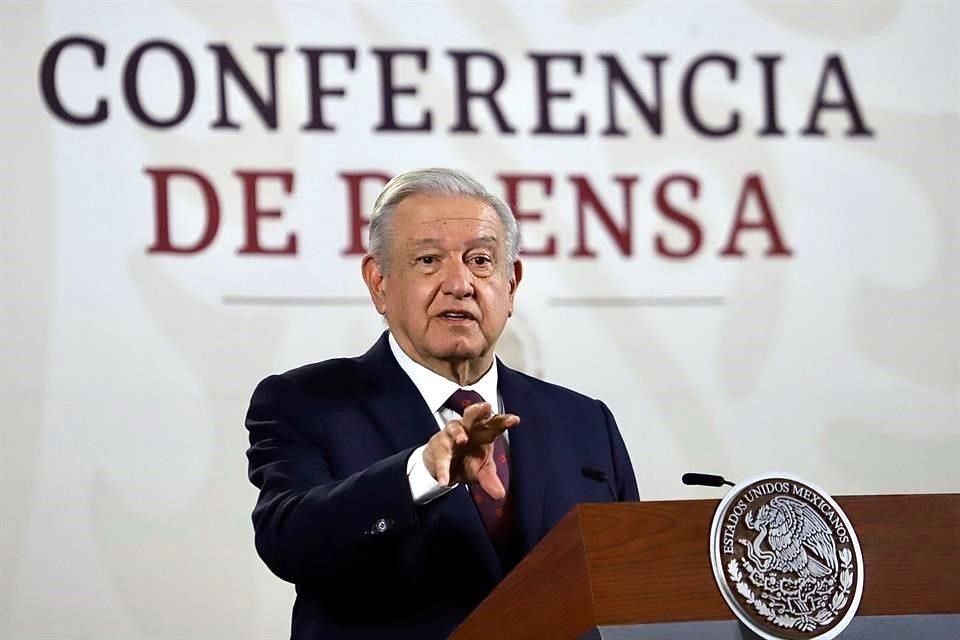 AMLO durante conferencia mañanera en Palacio Nacional.