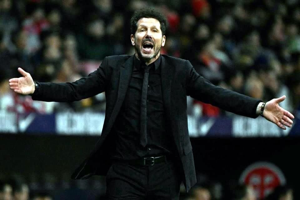 Diego Simeone reclamó a su estilo la marcación del penal.