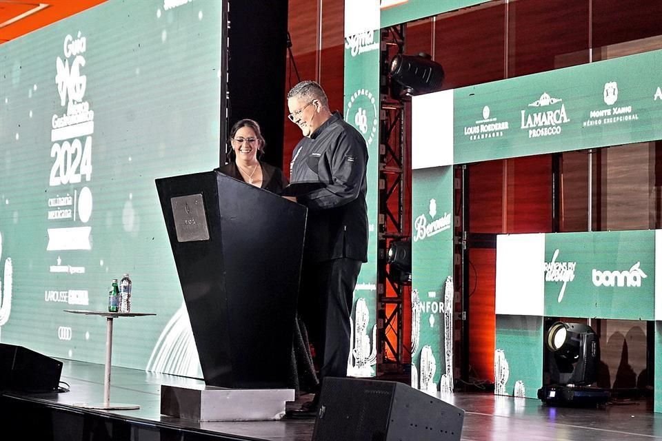 Claudio Poblete, director de Culinaria Mexicana, al micrófono.