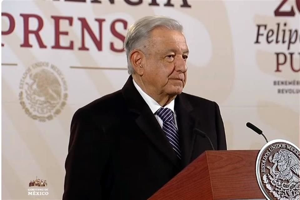 AMLO durante conferencia mañanera en Palacio Nacional.