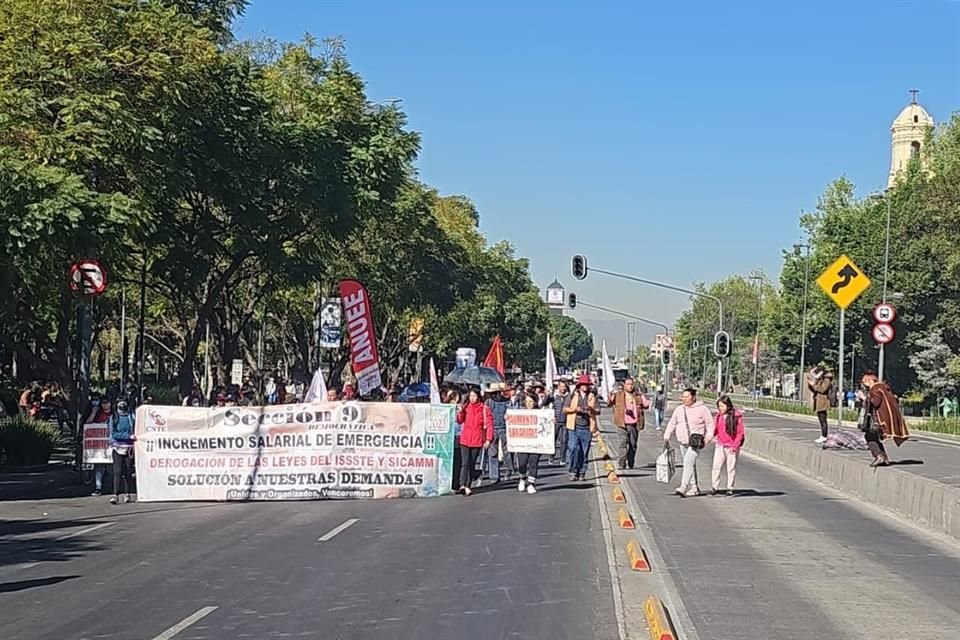 Los manifestantes exigen aumentos salariales.