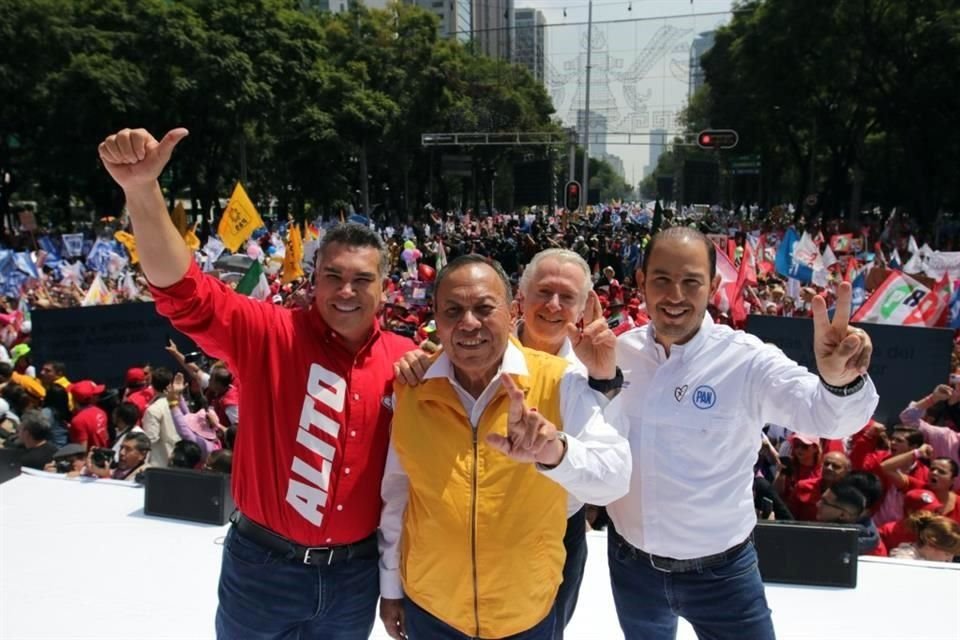 Los líderes de PAN, PRI y PRD amarraron sus escaños en el Senado. En la imagen, durante un acto de apoyo a Xóchitl Gálvez, en septiembre pasado.