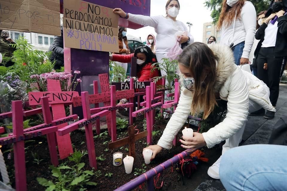 La muerte de Olivares provocó indignación no sólo de su círculo cercano, sino de grupos feministas que le rindieron un homenaje y le prometieron justicia en la Antimonumenta.