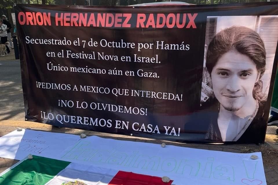 Apenas hace unos meses, los amigos del francomexicano de 30 años realizaron una manifestación artística y pacífica en la Ciudad de México para exigir su liberación. 