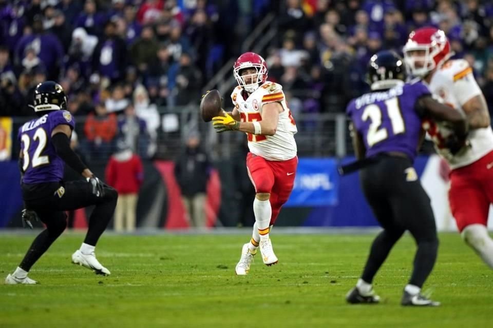 Travis Kelce logró un touchdown.