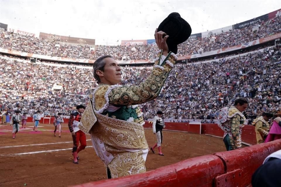 La afición taurina respondió y llenó la Plaza México.