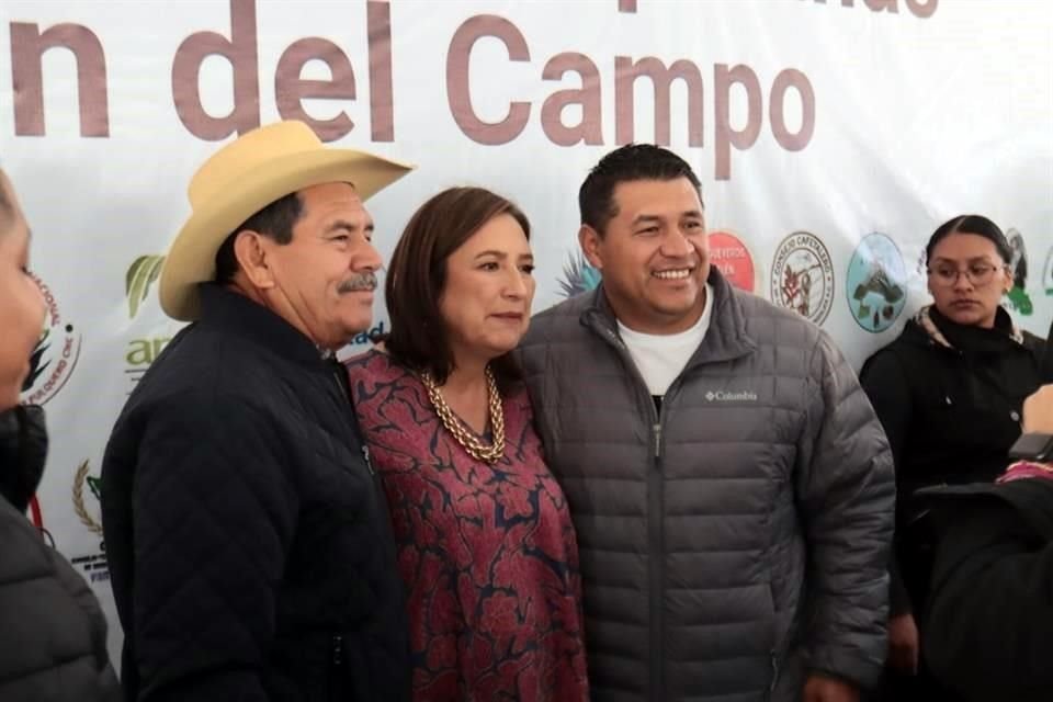 Xóchitl Galvez, aspirante presidencial del Frente opositor, se reunió este domingo con organizaciones de campesinos en CDMX.