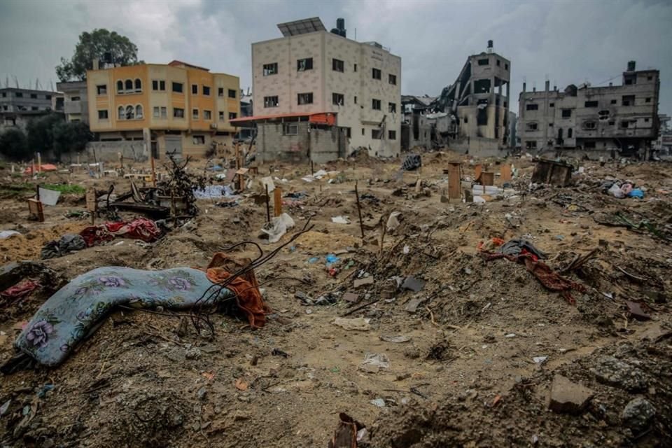 Un cementerio provisional en la ciudad de Gaza, el 11 de enero del 2024.