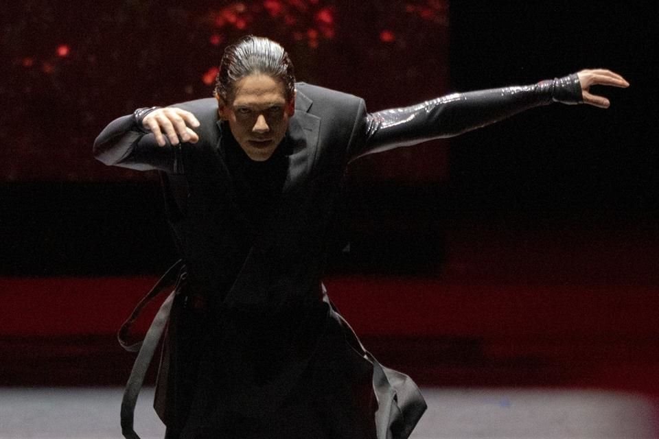 Isaac Hernández es uno de los protagonistas de la obra 'Mere Mortals', con el San Francisco Ballet.