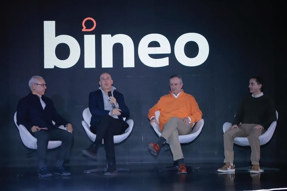 Lanzamiento de nuevo banco Bineo. Fernando Solís-Cámara, Marcos Ramírez, Francisco Martha y Víctor Moya.