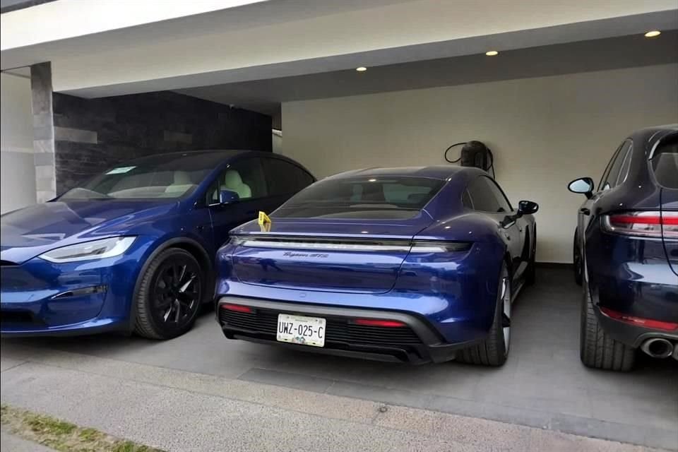 Vehículos asegurados durante la detención de implicados en el 'Fraude del Siglo' en San Luis Potosí.