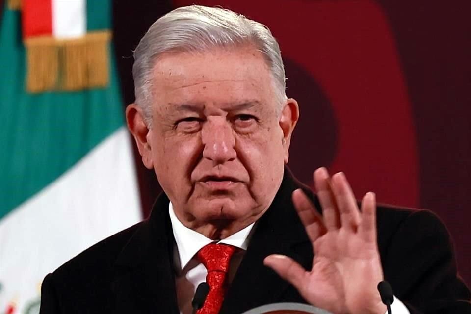 El Presidente en conferencia de prensa.