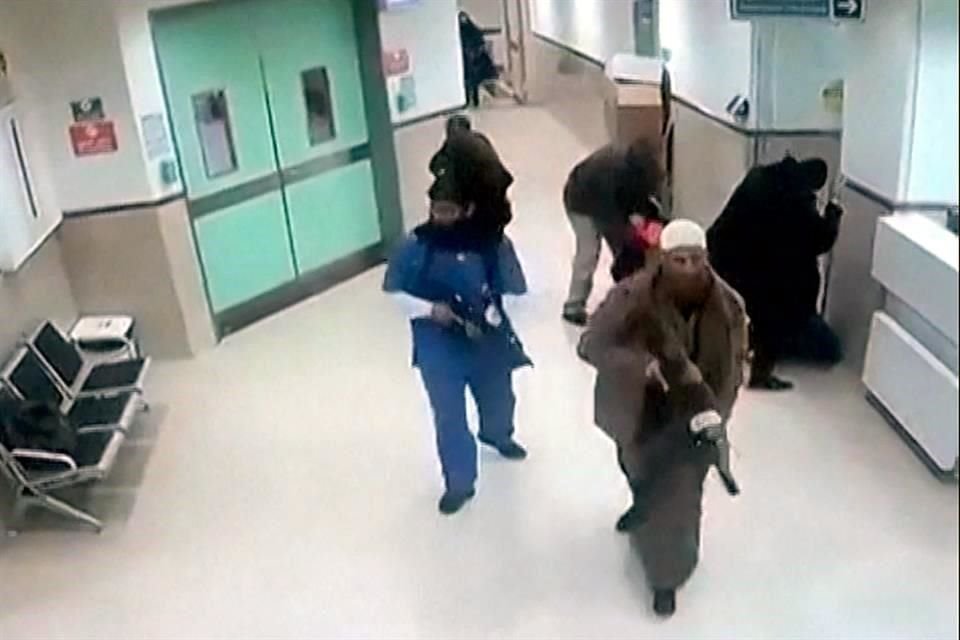 Soldados israelíes disfrazados irrumpieron a un hospital en Cisjordania, el 30 de enero del 2024.