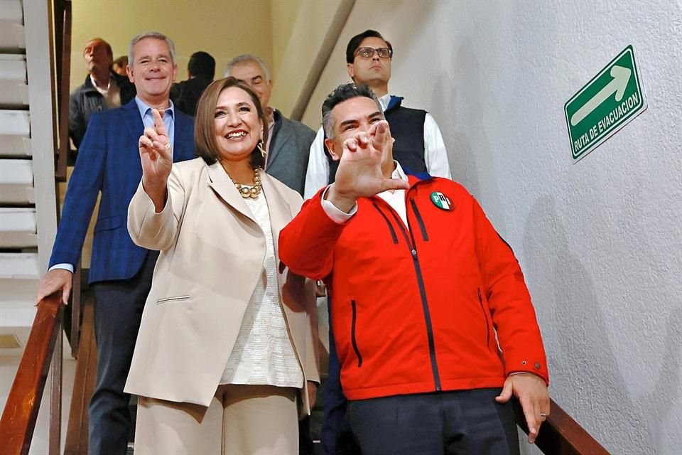 Xóchitl Gálvez agradeció el apoyo del PRI y resaltó el carácter, experiencia y lo 'cabrón' del líder del tricolor, Alejandro Moreno.