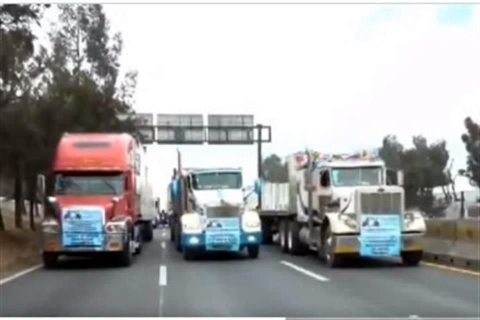 Transportistas protestan con caravanas en distintas carreteras del País para exigir seguridad.