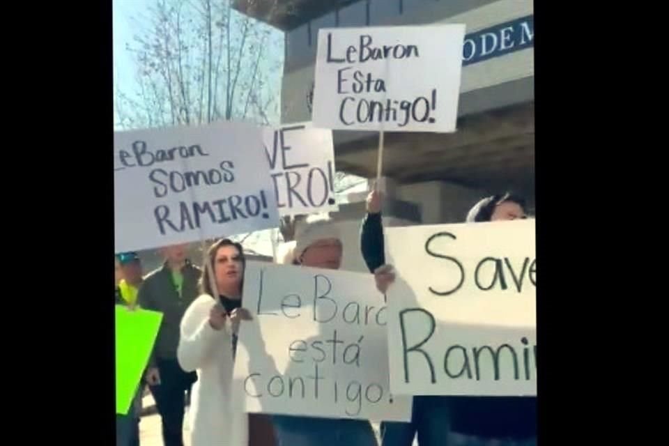 Apenas ayer, familiares y amigos de Ramiro Cervantes Palacios se manifestaron afuera del Consulado de México en Denver, Colorado.