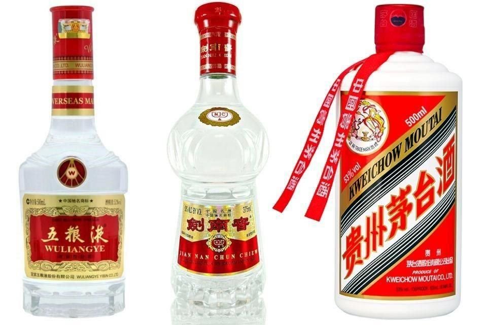 Entre las marcas, sin duda la más reconocida es Kweichow Moutai ($8,585 en La Europea), frecuente en reuniones oficiales de estado y en celebraciones de políticos, famosos y aficionados al buen beber.