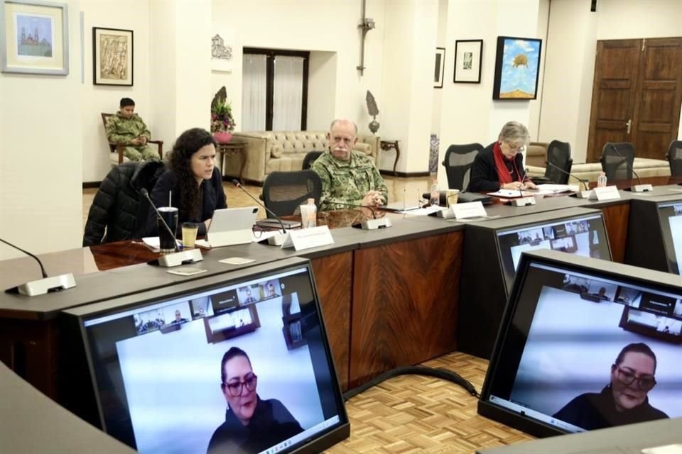 La presidenta del INE en reunión virtual con autoridades federales.