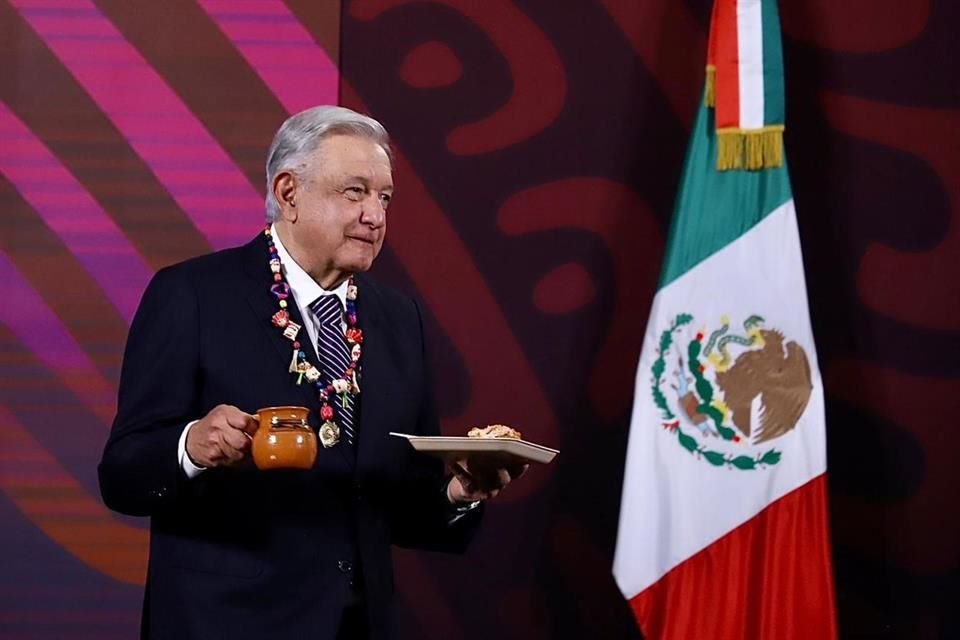 El Presidente apenas dio una mordida al platillo de la Huasteca.