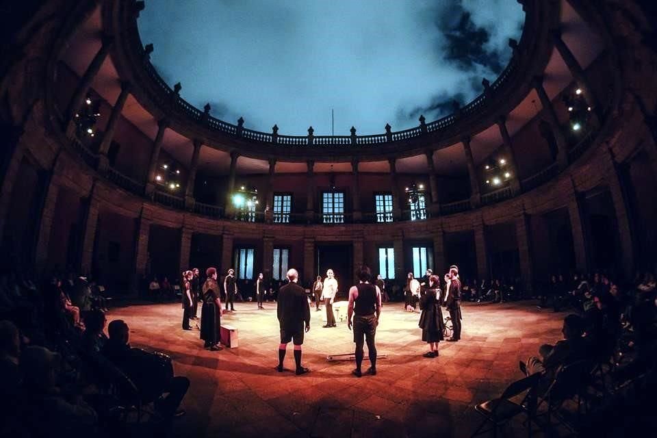 'Del Mago al Loco' se presenta en el Museo Nacional de San Carlos (Av. México-Tenochtitlán 50, colonia Tabacalera), cuya arquitectura se vuelve también parte de la obra.