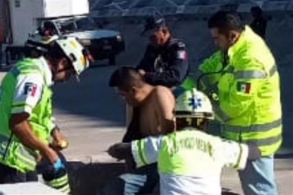 Hombres armados hirieron de bala a un hombre después de despojarlo de su auto en la Autopista del Sol.