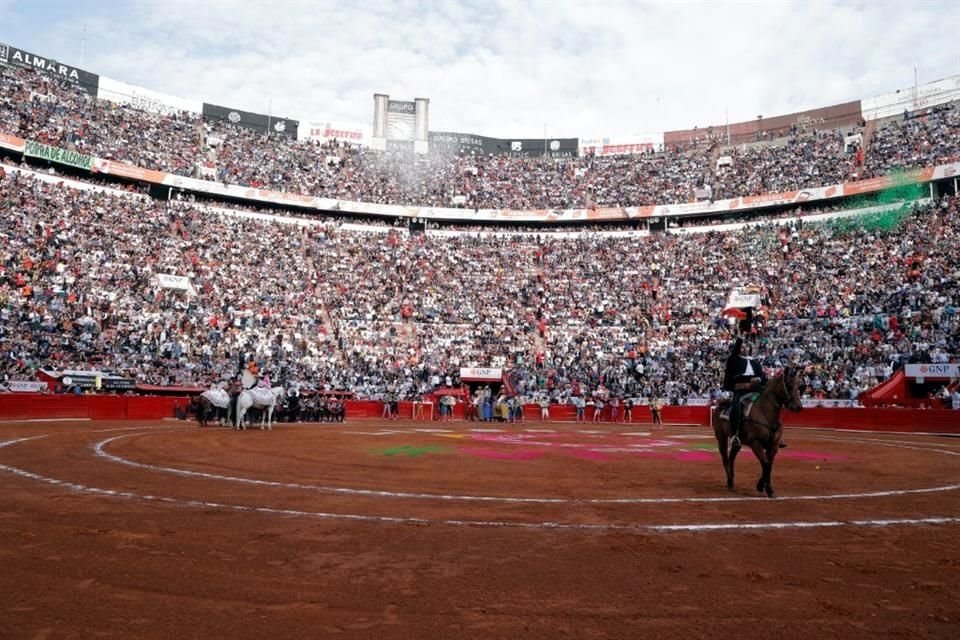 La Plaza México sí tendrá su corrida de aniversario.