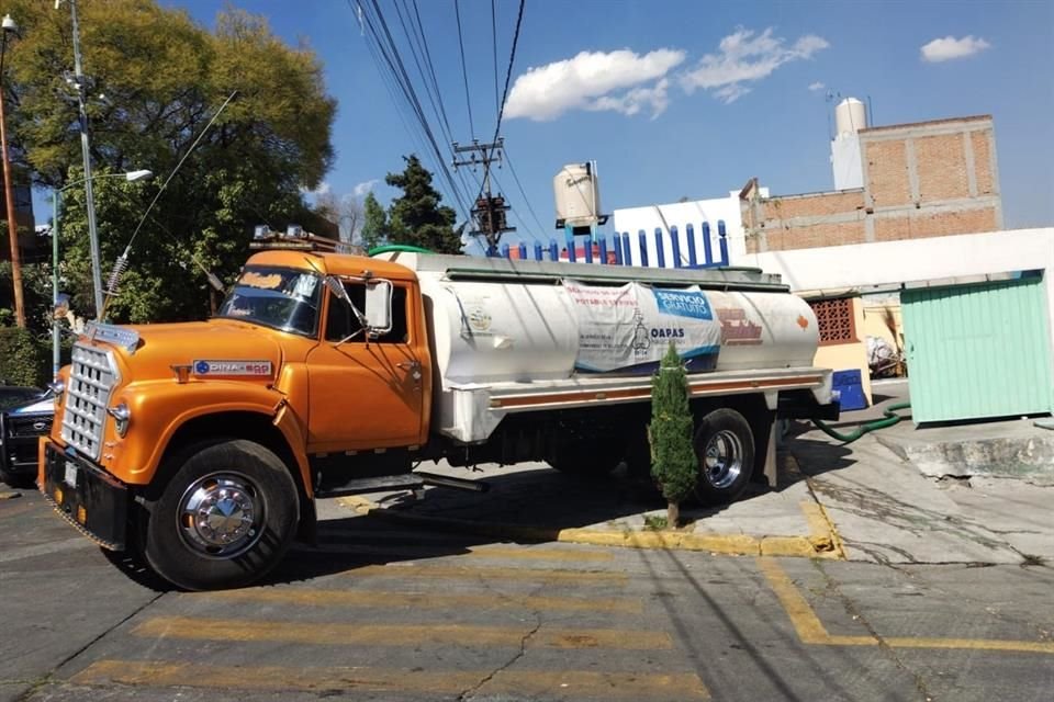 'Un estudio sobre la escasez de agua en Iztapalapa y elaborado por la UNAM señala que la pérdida física de agua por la falta de mantenimiento de la red hidráulica en esa demarcación ronda en el 25 por ciento', argumentó el legislador Aníbal Cañez. 