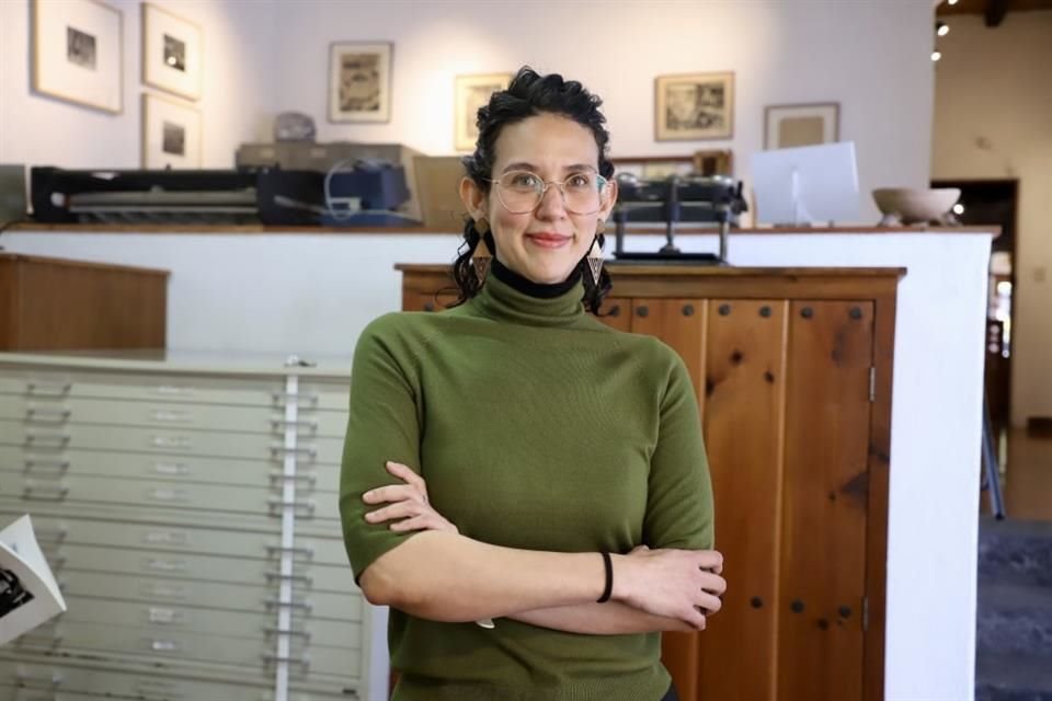 Claudia Perulles, curadora de la muestra y encargada de la investigación y catalogación del archivo.