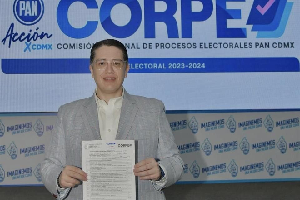 Luis Mendoza acudió ante la Comisión de Procesos Electorales del Comité Regional del PAN.