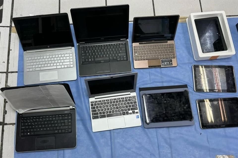 Además de dar con el celular reportado, se aseguraron 2 mil 500 accesorios, aproximadamente 60 equipos telefónicos; 200 display, 5 laptops, 11 tabletas, un dron y dinero en efectivo.